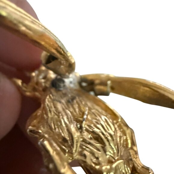 Vintage Gold-Tone Bee Brooch With Rhinestone clear and green Accents - Picture 6 of 6